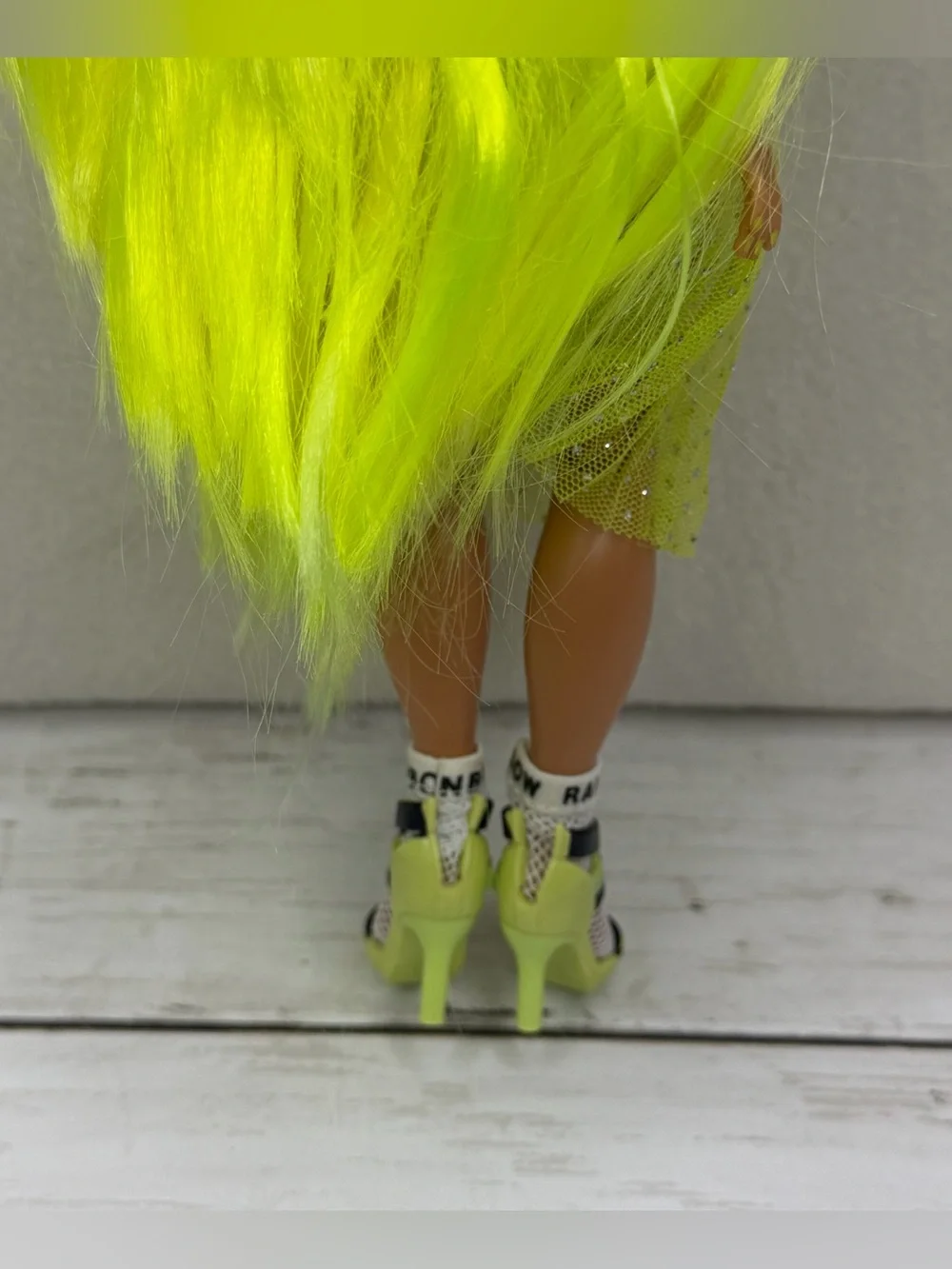Rainbow High Karma Nichols Fashion Doll with Outfits - Neon Green MGA